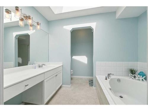 70 Mt Brewster Circle Se, Calgary, AB - Indoor Photo Showing Bathroom