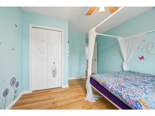 70 Mt Brewster Circle Se, Calgary, AB - Indoor Photo Showing Bedroom