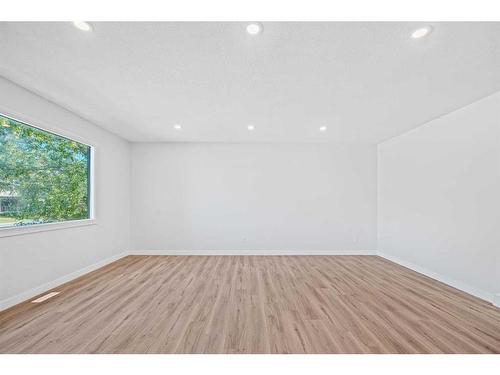 4415 Marlborough Drive Ne, Calgary, AB - Indoor Photo Showing Other Room