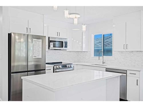 4415 Marlborough Drive Ne, Calgary, AB - Indoor Photo Showing Kitchen With Upgraded Kitchen