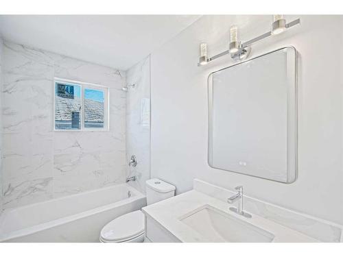 4415 Marlborough Drive Ne, Calgary, AB - Indoor Photo Showing Bathroom