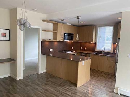 201-707 4 Street Ne, Calgary, AB - Indoor Photo Showing Kitchen