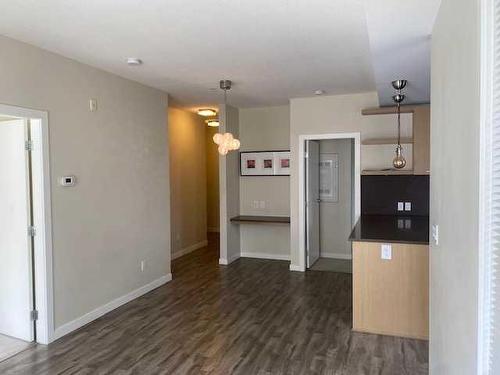 201-707 4 Street Ne, Calgary, AB - Indoor Photo Showing Other Room