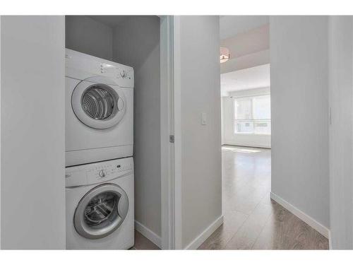 201-707 4 Street Ne, Calgary, AB - Indoor Photo Showing Laundry Room