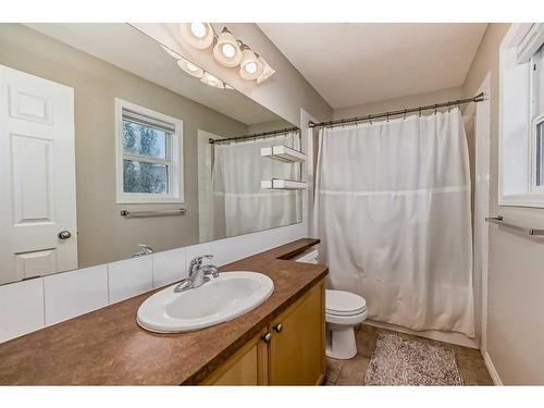 161 Silverado Range View, Calgary, AB - Indoor Photo Showing Bathroom