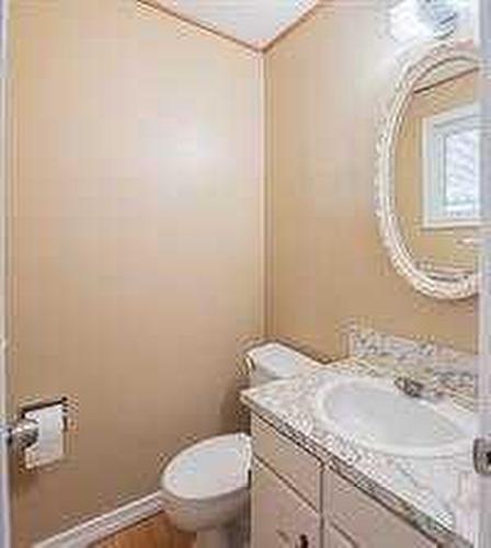 640 Radcliffe Road Se, Calgary, AB - Indoor Photo Showing Bathroom