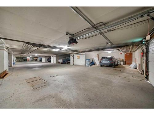 1-1760 8 Avenue Nw, Calgary, AB - Indoor Photo Showing Garage