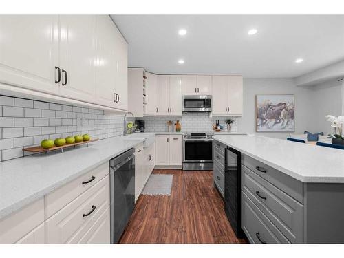 1-1760 8 Avenue Nw, Calgary, AB - Indoor Photo Showing Kitchen With Upgraded Kitchen