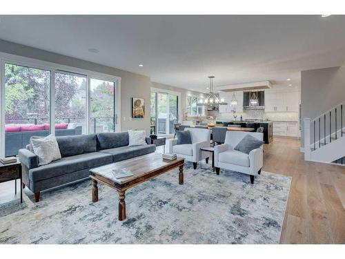 1920 10A Street Sw, Calgary, AB - Indoor Photo Showing Living Room