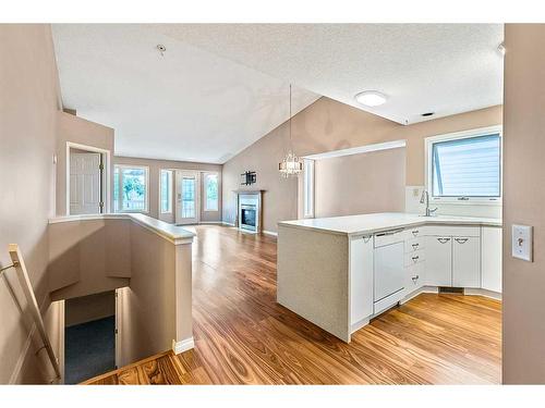 94 Rivercrest Villas Se, Calgary, AB - Indoor