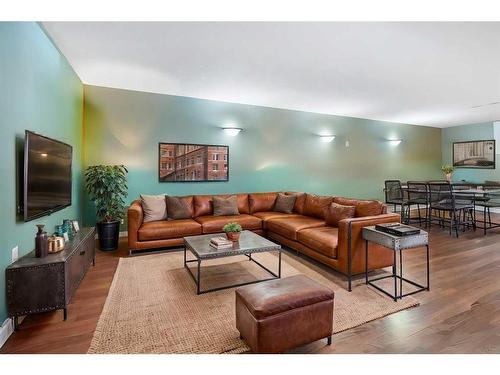 1413 Kings Heights Boulevard Se, Airdrie, AB - Indoor Photo Showing Living Room