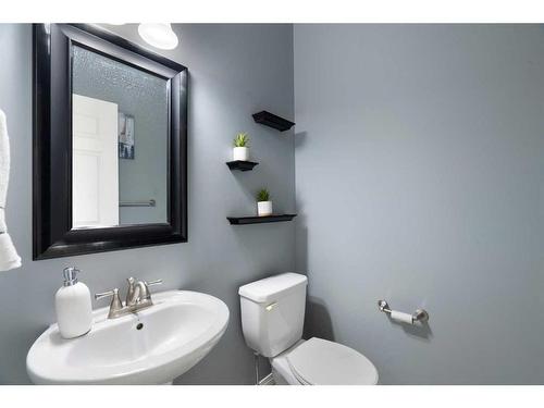 1413 Kings Heights Boulevard Se, Airdrie, AB - Indoor Photo Showing Bathroom