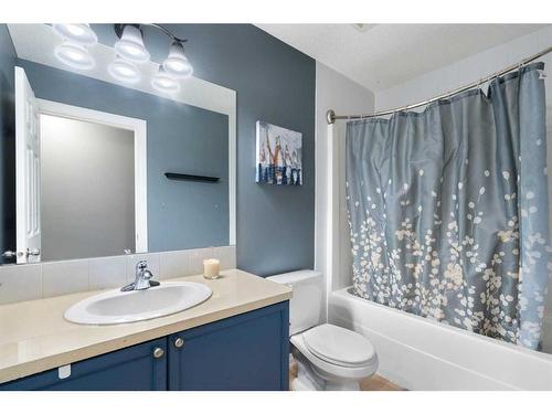 1413 Kings Heights Boulevard Se, Airdrie, AB - Indoor Photo Showing Bathroom