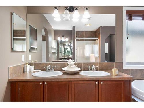 1413 Kings Heights Boulevard Se, Airdrie, AB - Indoor Photo Showing Bathroom