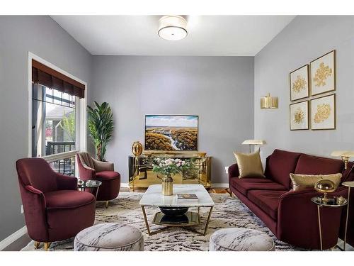 1413 Kings Heights Boulevard Se, Airdrie, AB - Indoor Photo Showing Living Room