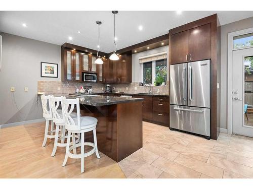 2620 2 Street Nw, Calgary, AB - Indoor Photo Showing Kitchen With Upgraded Kitchen