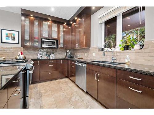 2620 2 Street Nw, Calgary, AB - Indoor Photo Showing Kitchen With Double Sink With Upgraded Kitchen