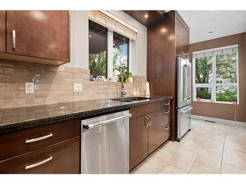 2620 2 Street Nw, Calgary, AB - Indoor Photo Showing Kitchen With Double Sink