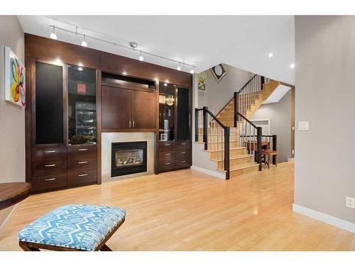 2620 2 Street Nw, Calgary, AB - Indoor With Fireplace