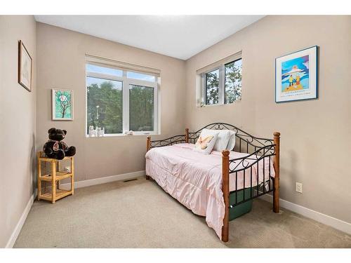 2620 2 Street Nw, Calgary, AB - Indoor Photo Showing Bedroom