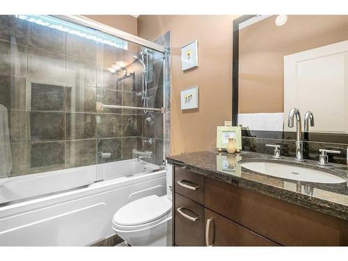 2620 2 Street Nw, Calgary, AB - Indoor Photo Showing Bathroom