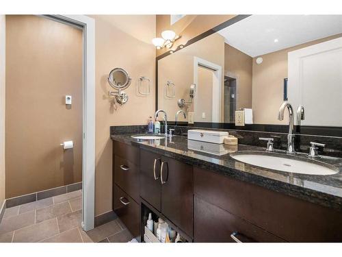 2620 2 Street Nw, Calgary, AB - Indoor Photo Showing Bathroom