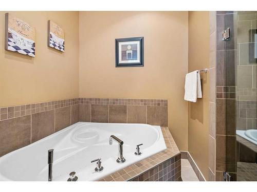 2620 2 Street Nw, Calgary, AB - Indoor Photo Showing Bathroom