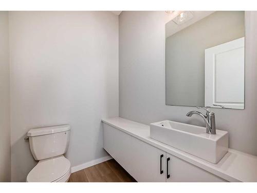 128 Edith Place Nw, Calgary, AB - Indoor Photo Showing Bathroom