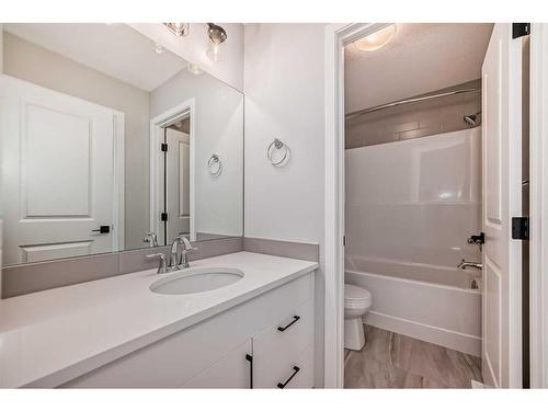 128 Edith Place Nw, Calgary, AB - Indoor Photo Showing Bathroom