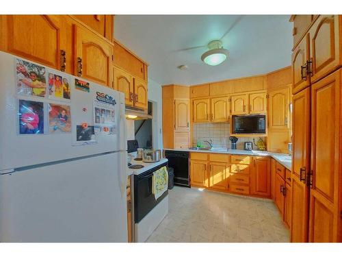 812 47 Street Se, Calgary, AB - Indoor Photo Showing Kitchen