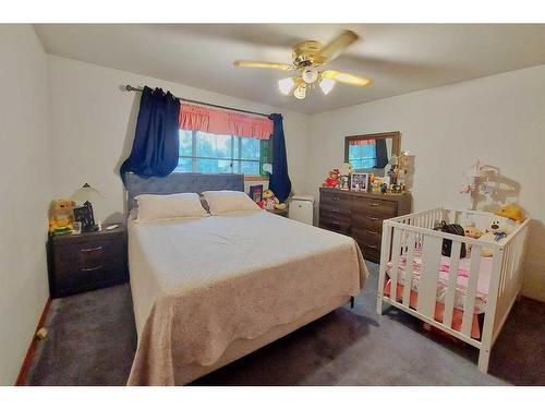 812 47 Street Se, Calgary, AB - Indoor Photo Showing Bedroom