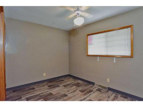 812 47 Street Se, Calgary, AB - Indoor Photo Showing Dining Room