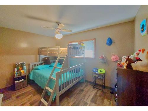 812 47 Street Se, Calgary, AB - Indoor Photo Showing Bedroom