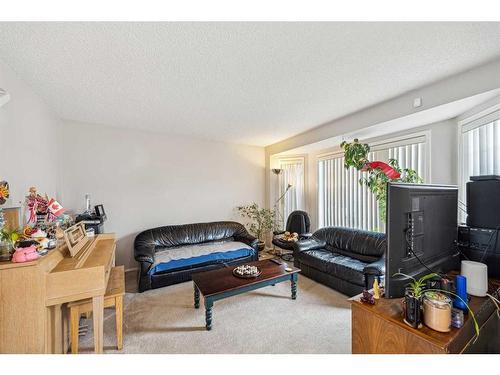 17 Country Hills Bay Nw, Calgary, AB - Indoor Photo Showing Living Room