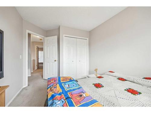 17 Country Hills Bay Nw, Calgary, AB - Indoor Photo Showing Bedroom