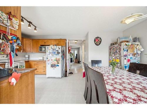 17 Country Hills Bay Nw, Calgary, AB - Indoor Photo Showing Kitchen