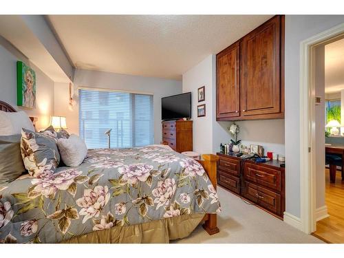 608-910 5 Avenue Sw, Calgary, AB - Indoor Photo Showing Bedroom