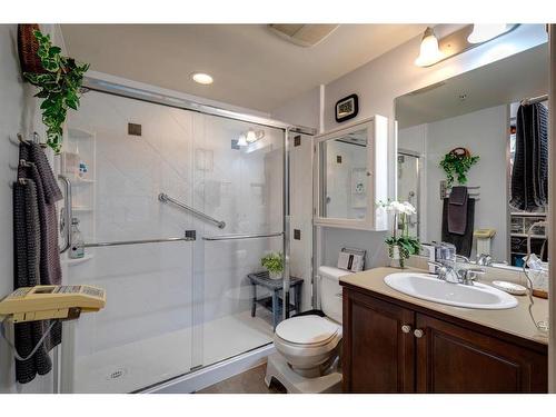 608-910 5 Avenue Sw, Calgary, AB - Indoor Photo Showing Bathroom