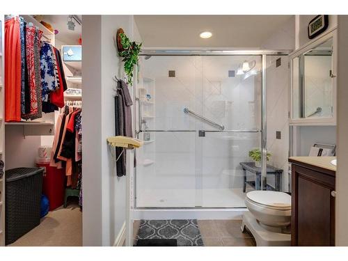 608-910 5 Avenue Sw, Calgary, AB - Indoor Photo Showing Bathroom