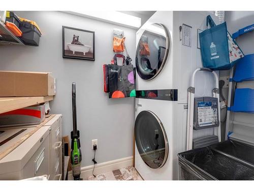 608-910 5 Avenue Sw, Calgary, AB - Indoor Photo Showing Laundry Room