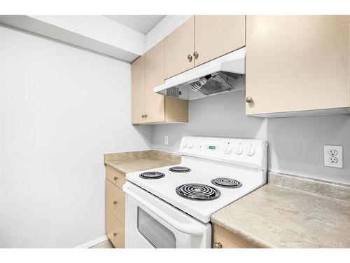 3217-16320 24 Street Sw, Calgary, AB - Indoor Photo Showing Kitchen