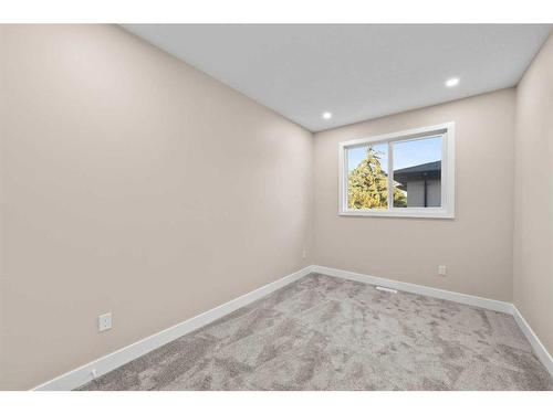 5222 21 Street Sw, Calgary, AB - Indoor Photo Showing Other Room