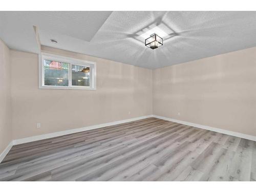 5222 21 Street Sw, Calgary, AB - Indoor Photo Showing Other Room