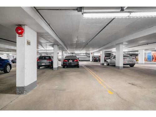 8406-400 Eau Claire Avenue Sw, Calgary, AB - Indoor Photo Showing Garage