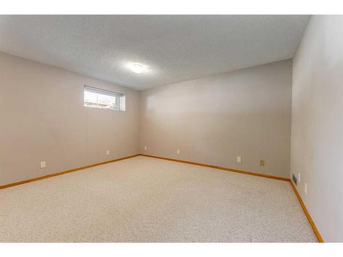 1320 56 Avenue Nw, Calgary, AB - Indoor Photo Showing Other Room