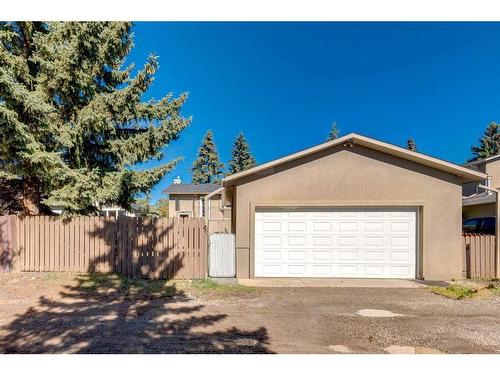 1320 56 Avenue Nw, Calgary, AB - Outdoor