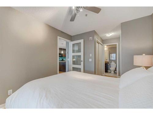 254-35 Richard Court Sw, Calgary, AB - Indoor Photo Showing Bedroom