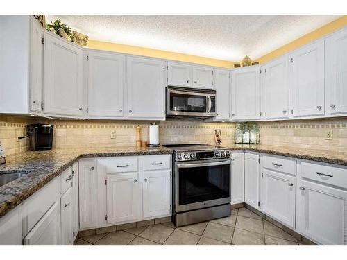 240 Wood Valley Drive Sw, Calgary, AB - Indoor Photo Showing Kitchen