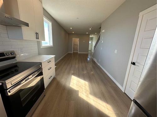 2006 24 Avenue, Didsbury, AB - Indoor Photo Showing Kitchen