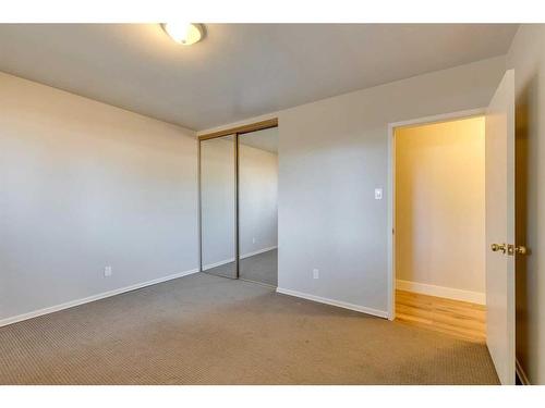 328 Wascana Road Se, Calgary, AB - Indoor Photo Showing Other Room